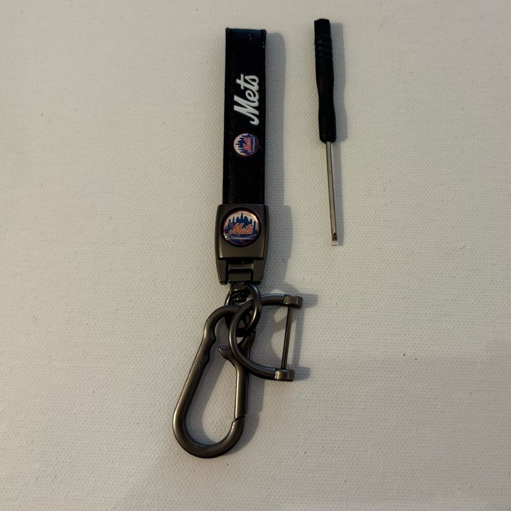 New York Mets Key Fob Keychain in Black Leather with Logo NWT